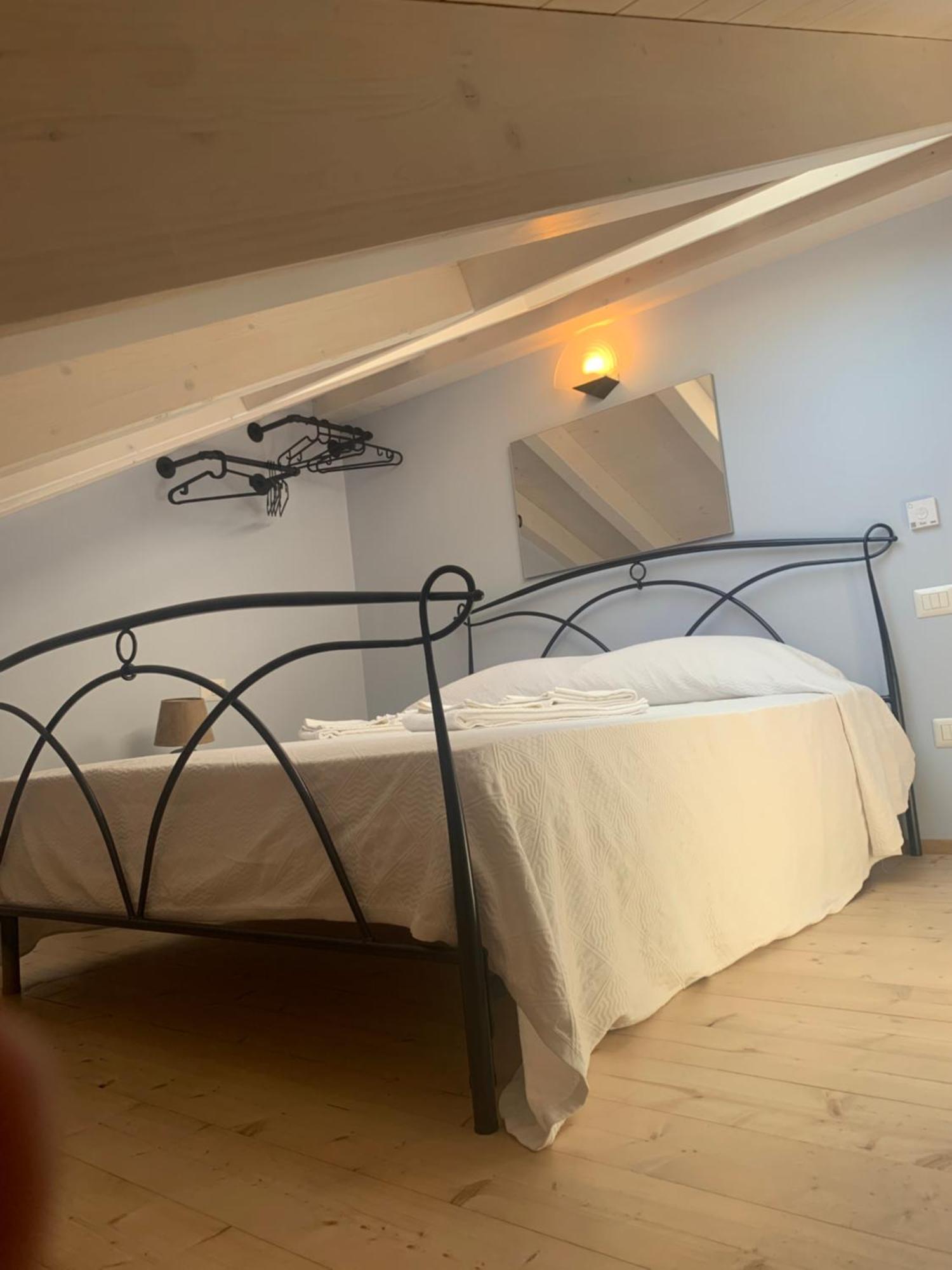 Casa Castellana Apt 1 E Casa Castellana Apt 2 Sala Comacina Ngoại thất bức ảnh